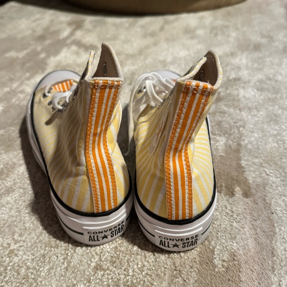 Orange and yellow striped platform Converse - Picture 2 of 4